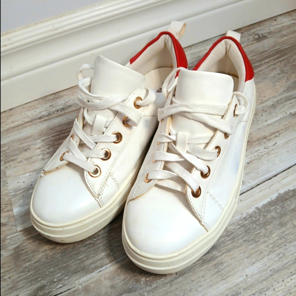 Kendall & Kylie White & Red Platform Sneakers Women's Size 9 – Minimalist Design
